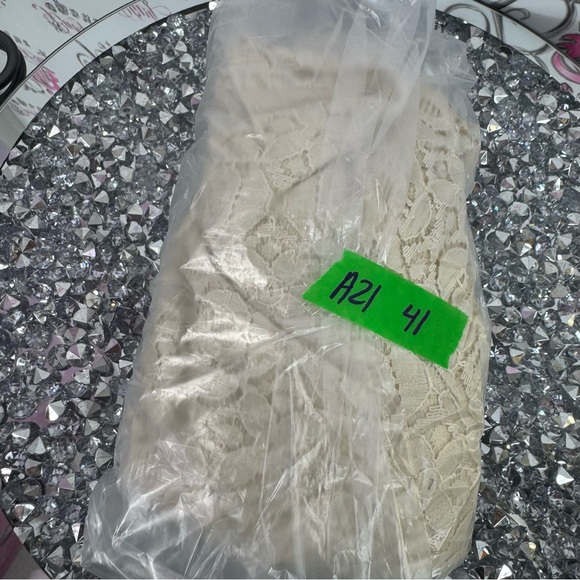 Banana Republic shirt crochet style lace floral Cream Lace Blouse - Picture 5 of 5